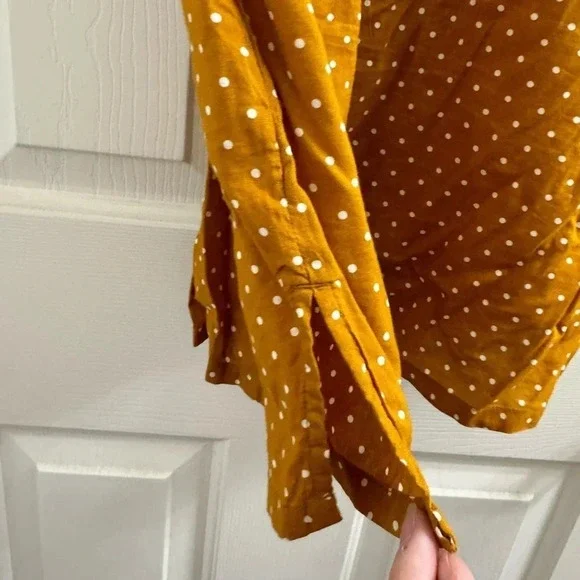 Old navy button down polka dot short sleeve top - Picture 3 of 5